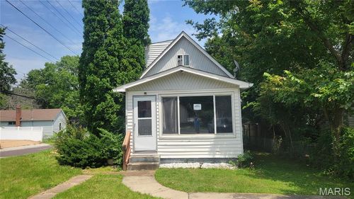 9802 Linn Avenue, LeMay, MO, 63125 | Card Image