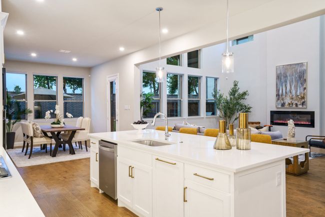Open concept living with loads of natural light | Image 12