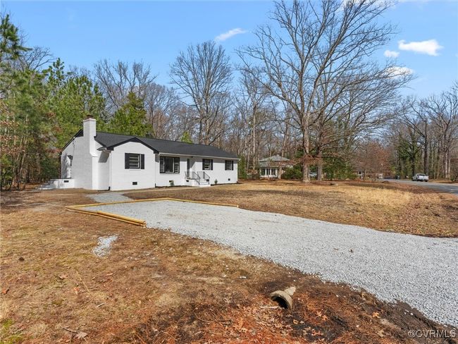 Ranch-style house with a chimney | Image 5