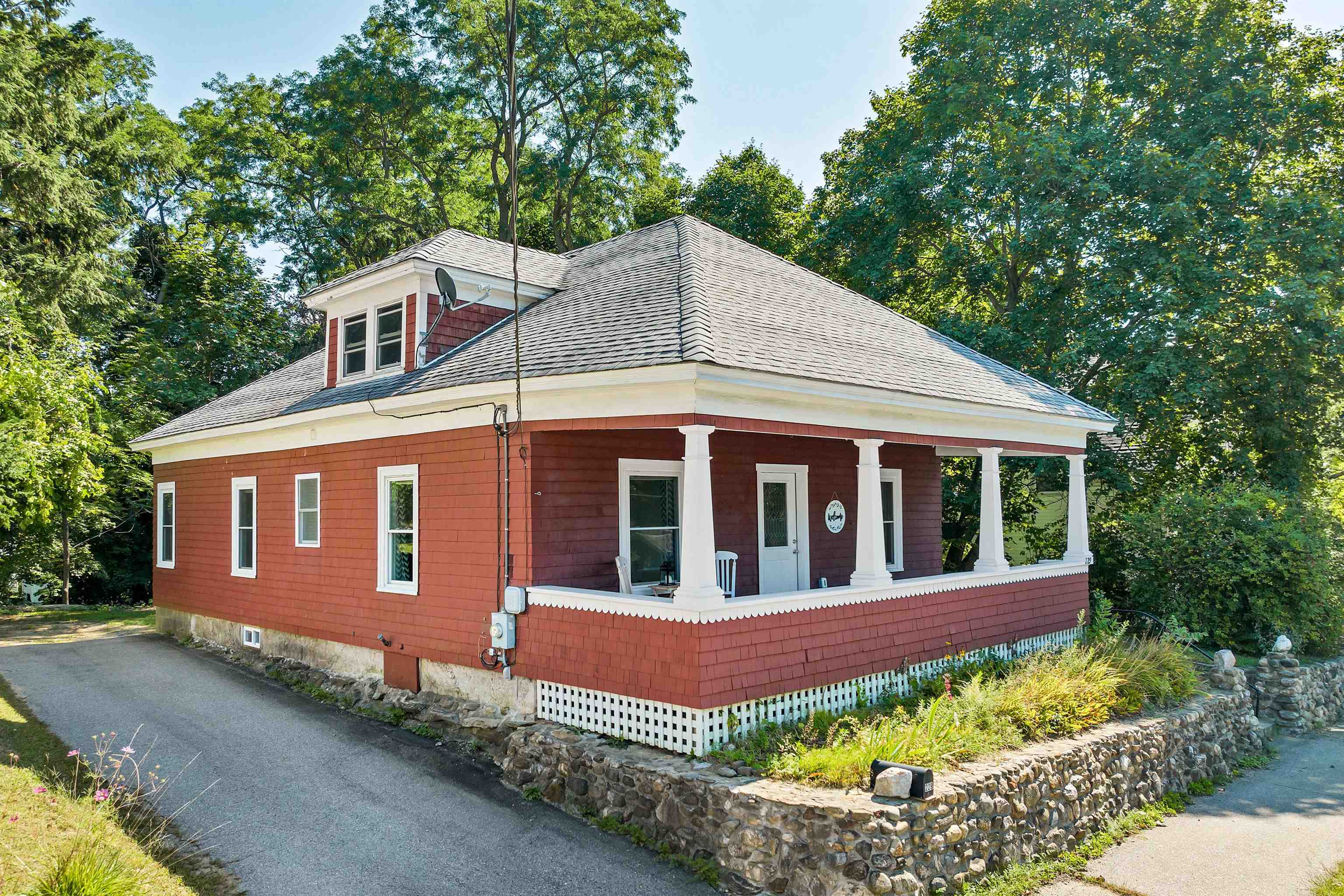 Elm St, Laconia, NH 03246
