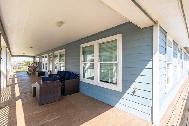 876 Kahla Dr, House other with 5 bedrooms, 2 bathrooms and 2 parking in Crystal Beach TX | Image 8