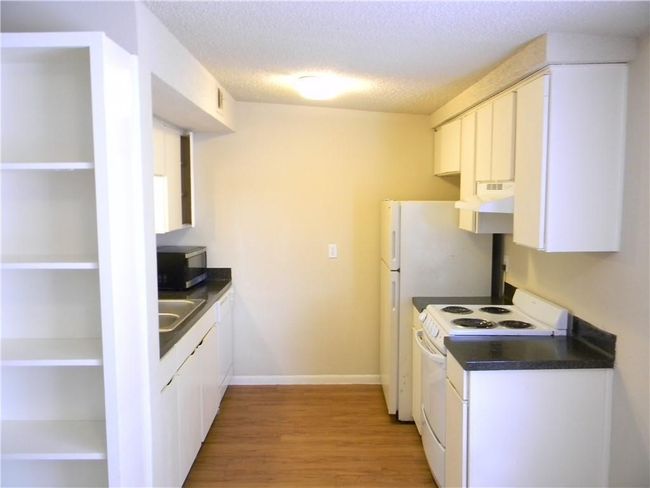 APT-210 - 2408 Longview St, Condo with 2 bedrooms, 1 bathrooms and 2 parking in Austin TX | Image 5