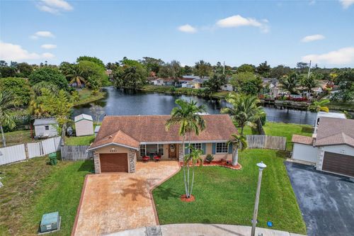 9291 Nw 11th Ct, Pembroke Pines, FL, 33024 | Card Image