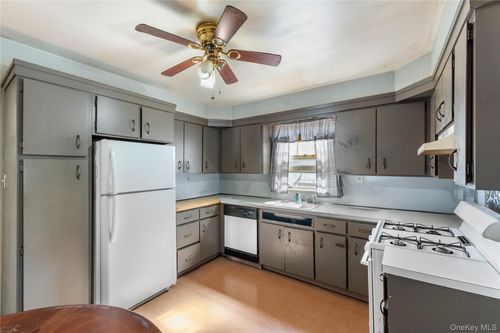 2 Francis Ave, Nyack, NY, 10960-1904 | Card Image