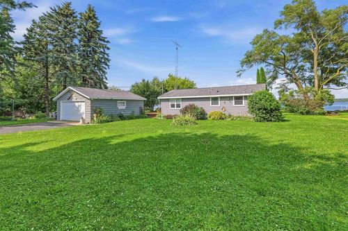 W10300 Sunny Point Rd, Beaver Dam, WI, 53916-9556 | Card Image