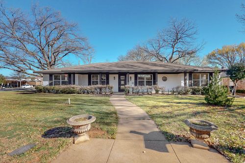 820 Bedford Ct W, Hurst, TX, 76053-4202 | Card Image