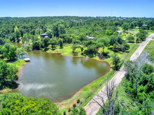 2101 E Lakewood Dr, Guthrie, OK, 73044-8046 | Card Image
