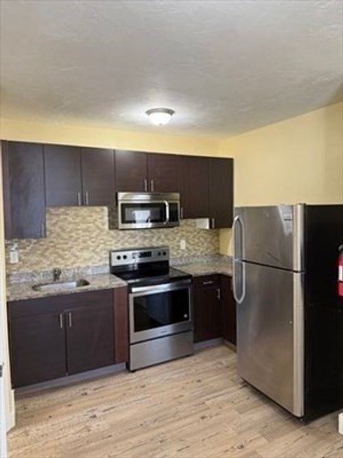 apt-2-43 Leavitt St, Brockton, MA, 02301-5676 | Card Image