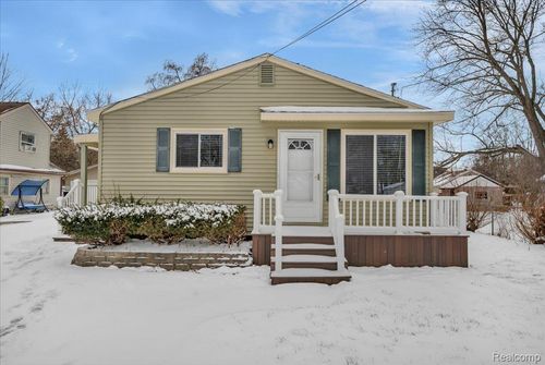 5151 Brobeck St, Flint, MI, 48532-4102 | Card Image