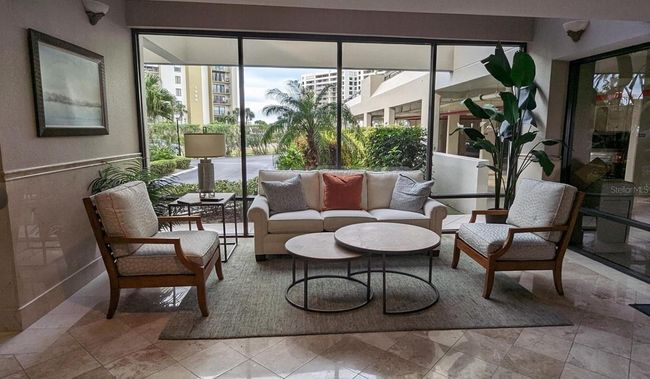 Ground level lobby | Image 53