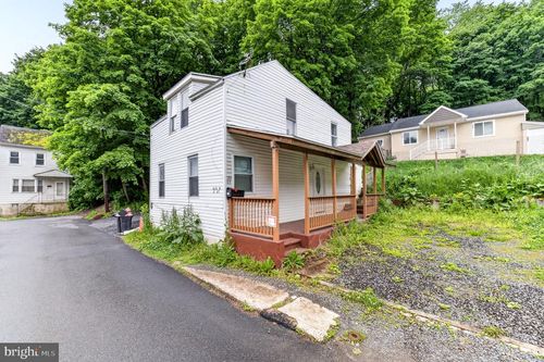 605 N 8th St, POTTSVILLE, PA, 17901-1501 | Card Image