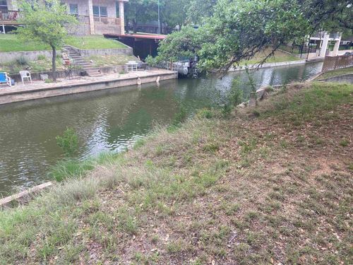 126 Sprucewood Dr, Sunrise Beach, TX, 78643-9278 | Card Image
