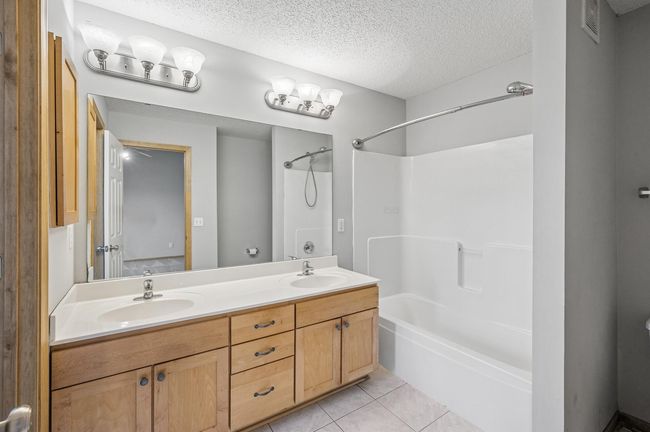 7539 12 Th St N, Townhouse with 3 bedrooms, 3 bathrooms and null parking in Oakdale MN | Image 18