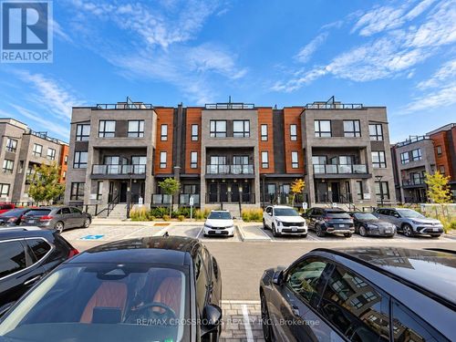 8-11 Lytham Green Cir, Newmarket, ON, L3Y0H5 | Card Image