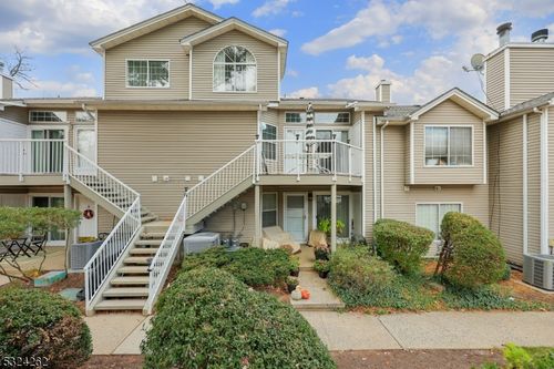 28 Spruce Ct, Bedminster, NJ, 07921-1630 | Card Image