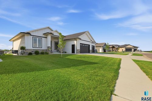 5600 E Daybreak Cir, Sioux Falls, SD, 57110-6903 | Card Image