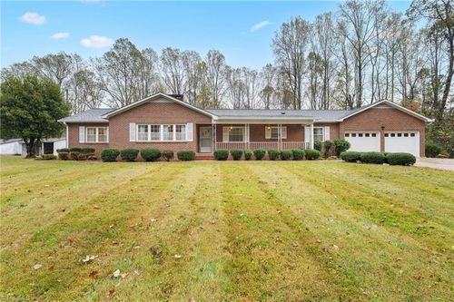 658 N Minton Rd, Wilkesboro, NC, 28697-8120 | Card Image