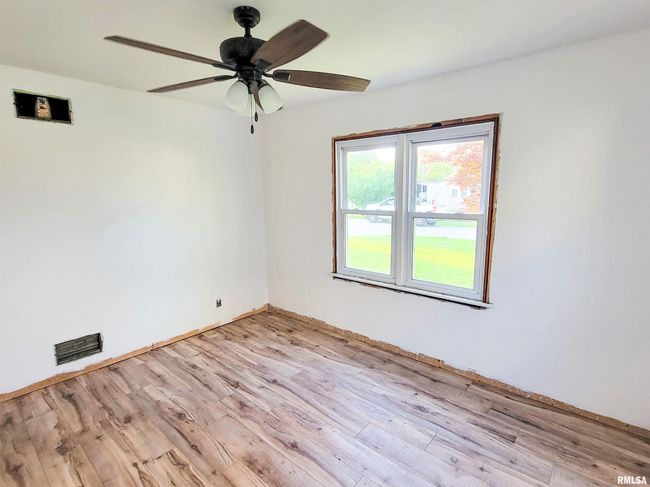 225 Hickory St, House other with 2 bedrooms, 1 bathrooms and null parking in Flora IL | Image 29