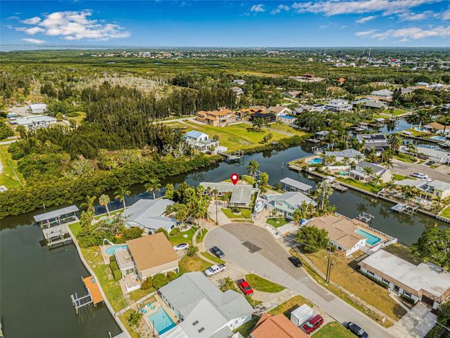 8727 Bay Crest Ln, House other with 3 bedrooms, 2 bathrooms and null parking in TAMPA FL | Image 37