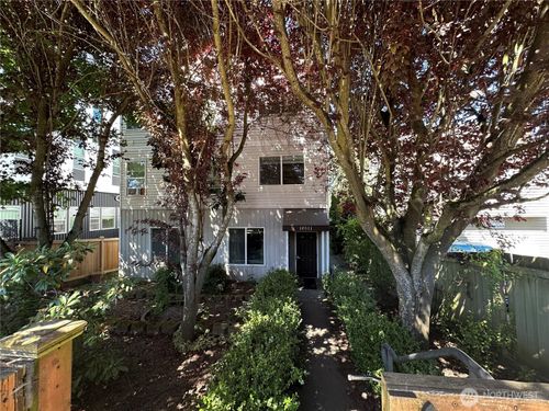 apt-202-10511 Midvale Ave N, Seattle, WA, 98133-8970 | Card Image
