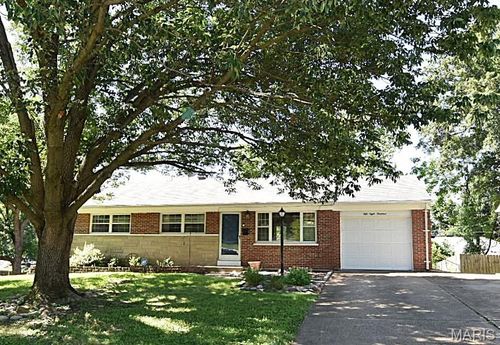 5800 Crossmont Dr, Affton, MO, 63123-3541 | Card Image