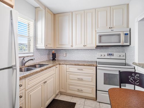 213-715 Lori Dr, Palm Springs, FL, 33461-1288 | Card Image