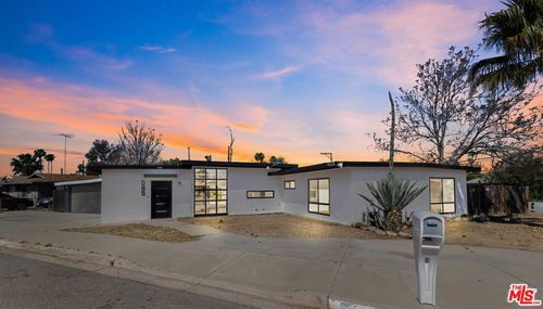 585 E Mead St, San Jacinto, CA, 92583-3617 | Card Image