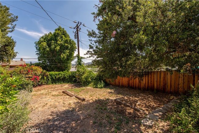 MAIN HOUSE YARD | Image 41
