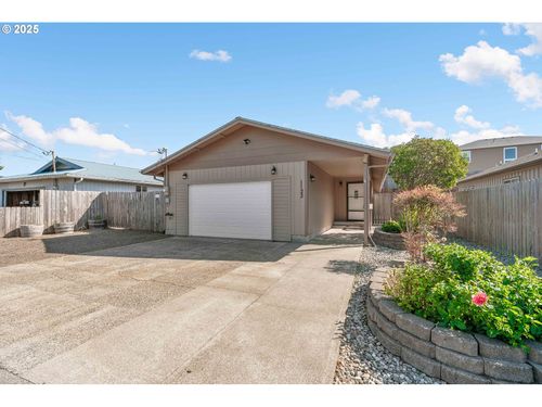 1123 Crocker St, Coos Bay, OR, 97420-3081 | Card Image