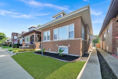 8133 S Loomis Blvd, Chicago, IL, 60620-3859 | Card Image