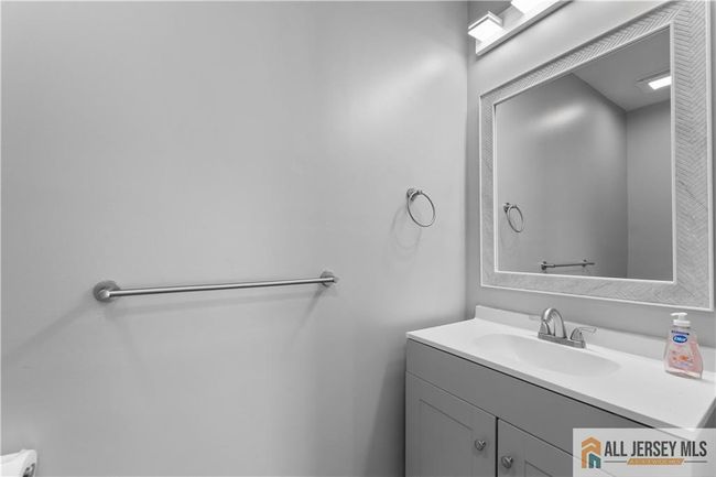 142 Lackland Ave, Townhouse with 2 bedrooms, 3 bathrooms and null parking in Piscataway NJ | Image 18