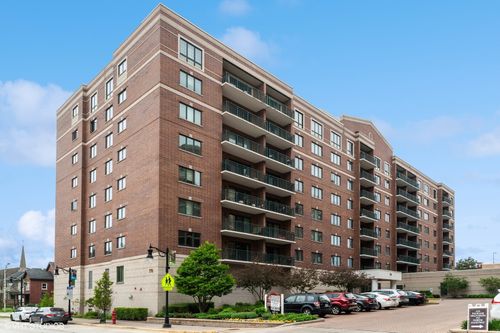 apt-209-770 Pearson St, Des Plaines, IL, 60016-9215 | Card Image