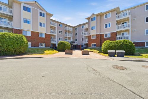 101-268 Lorry Greenberg Drive, Hunt Club - South Keys and Area, ON, K1T3K1 | Card Image