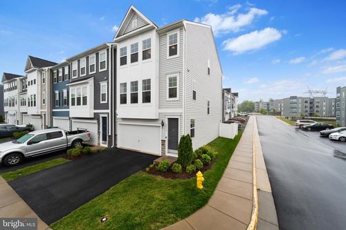 18216 Summit Pointe Dr, TRIANGLE, VA, 22172-1136 | Card Image