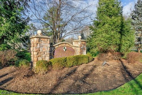 129 Turlington Ct, Livingston, NJ, 07039-8259 | Card Image