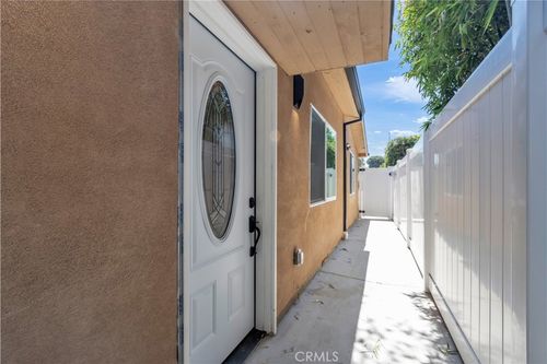 16435 Kingsbury St, Granada Hills, CA, 91344-6715 | Card Image