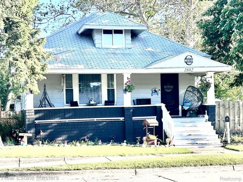 1802 Oak St, Port Huron, MI, 48060-6064 | Card Image