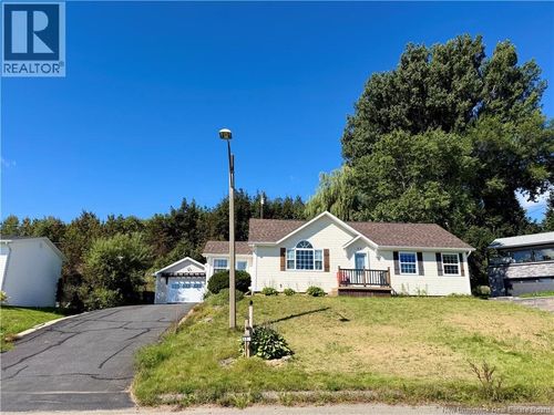 35 Cote Bleu Dr, Bathurst, NB, E2A3G1 | Card Image