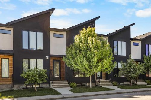 2105 5 St Nw, Calgary, AB, T2M5C2 | Card Image