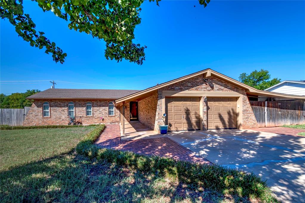 Marshall Dr, Chandler, OK 74834