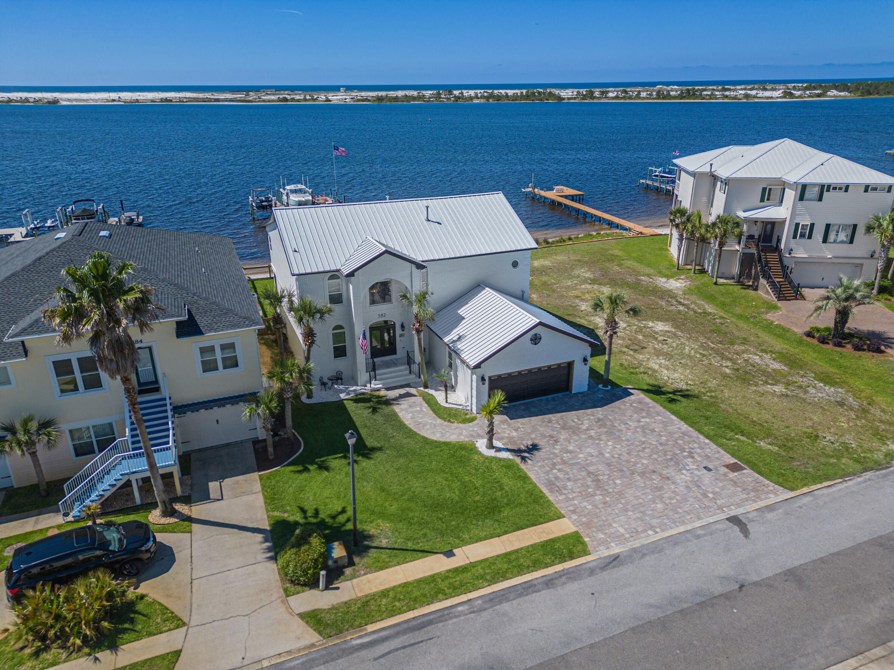 Radiant Cir, Mary Esther, FL 32569