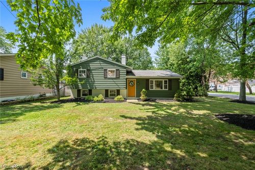 38380 Hurricane Drive, Willoughby, OH, 44094 | Card Image