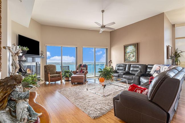 TWO ENTRIES TO LARGE BALCONY | Image 5