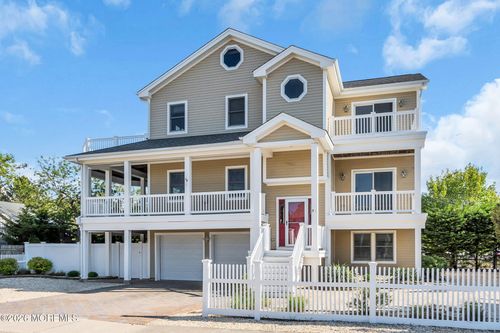51 5th Ave, Seaside Heights, NJ, 08751-1207 | Card Image