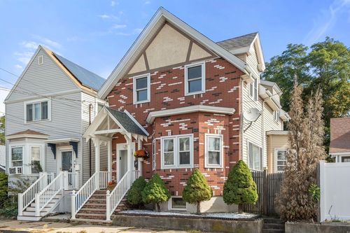 9 Marshall St, Winthrop, MA, 02152-2718 | Card Image