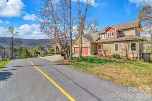 122 Craggy St, Black Mountain, NC, 28711-2723 | Card Image