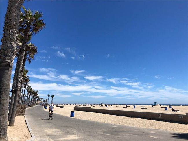 Nice summer days at the Huntington Beach pier featuring blue skies, white sand beaches and crystal blue water! | Image 73