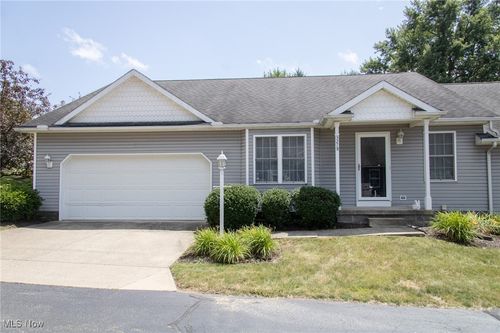 3278 Sumser St Nw, North Canton, OH, 44720-7951 | Card Image