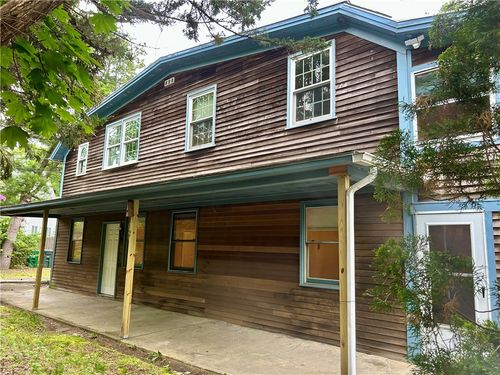 18 Railroad Ave, West Kingston, RI, 02892-1524 | Card Image