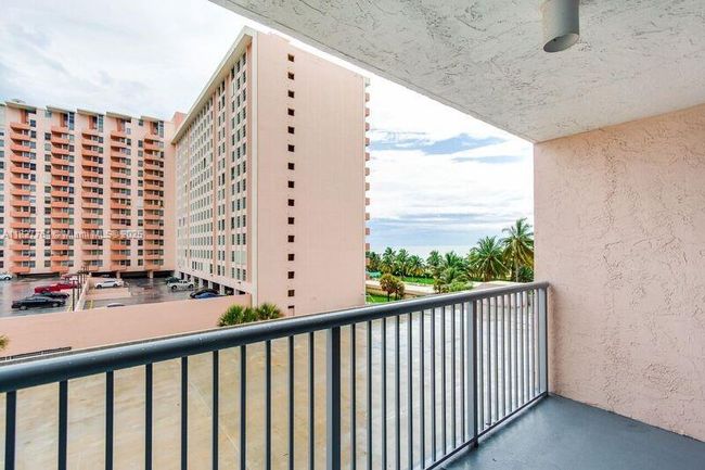 APT-605 - 2655 Collins Ave, Condo with 2 bedrooms, 2 bathrooms and null parking in Miami Beach FL | Image 12